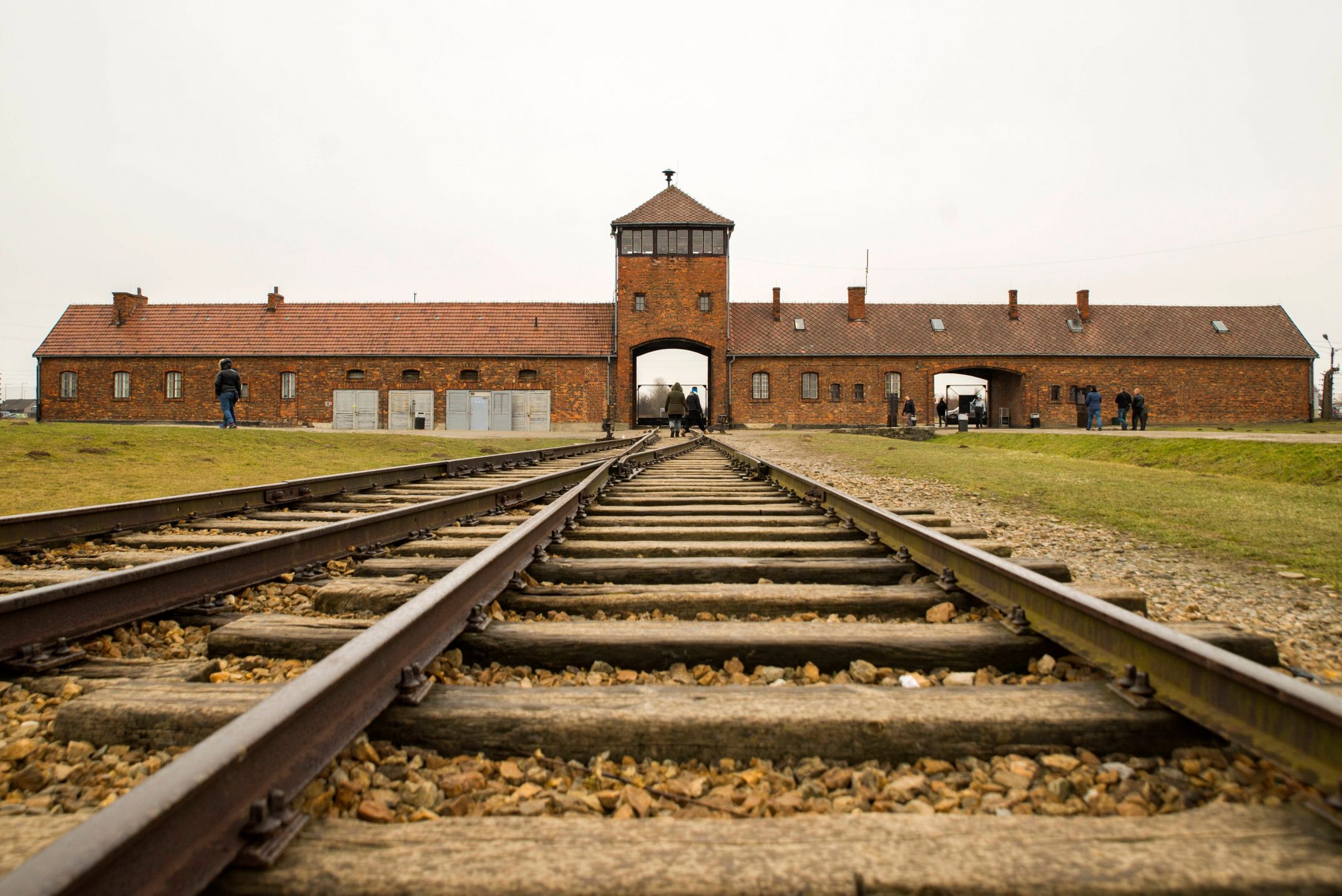 Auschwitz: O Legado do Holocausto na Memória Coletiva