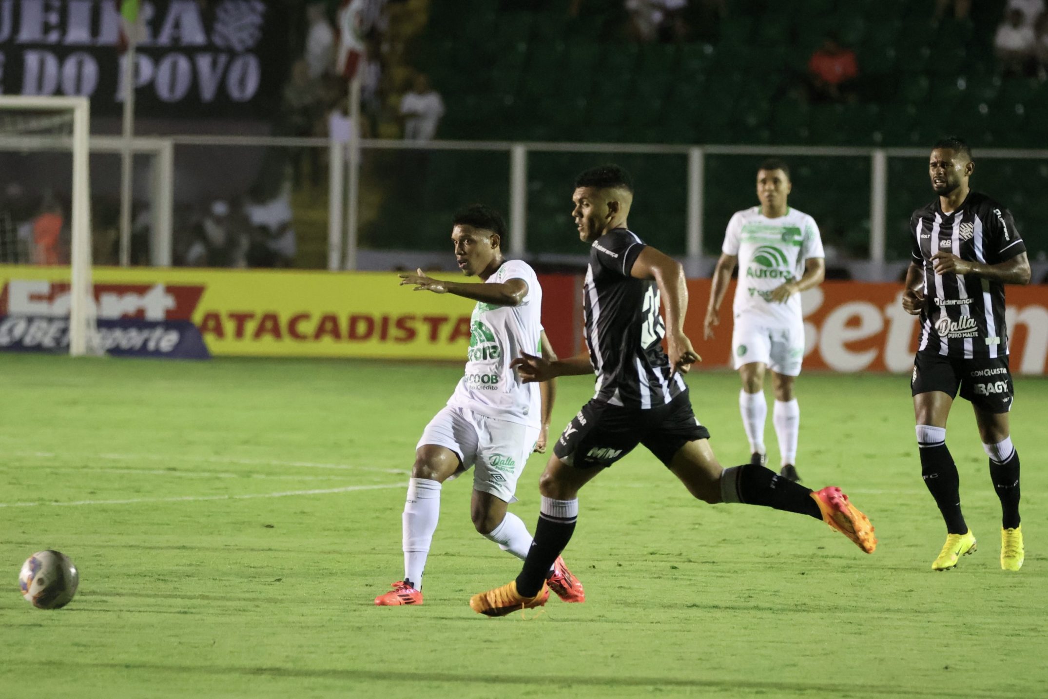 Figueirense x Chapecoense: A rivalidade que marca o futebol catarinense