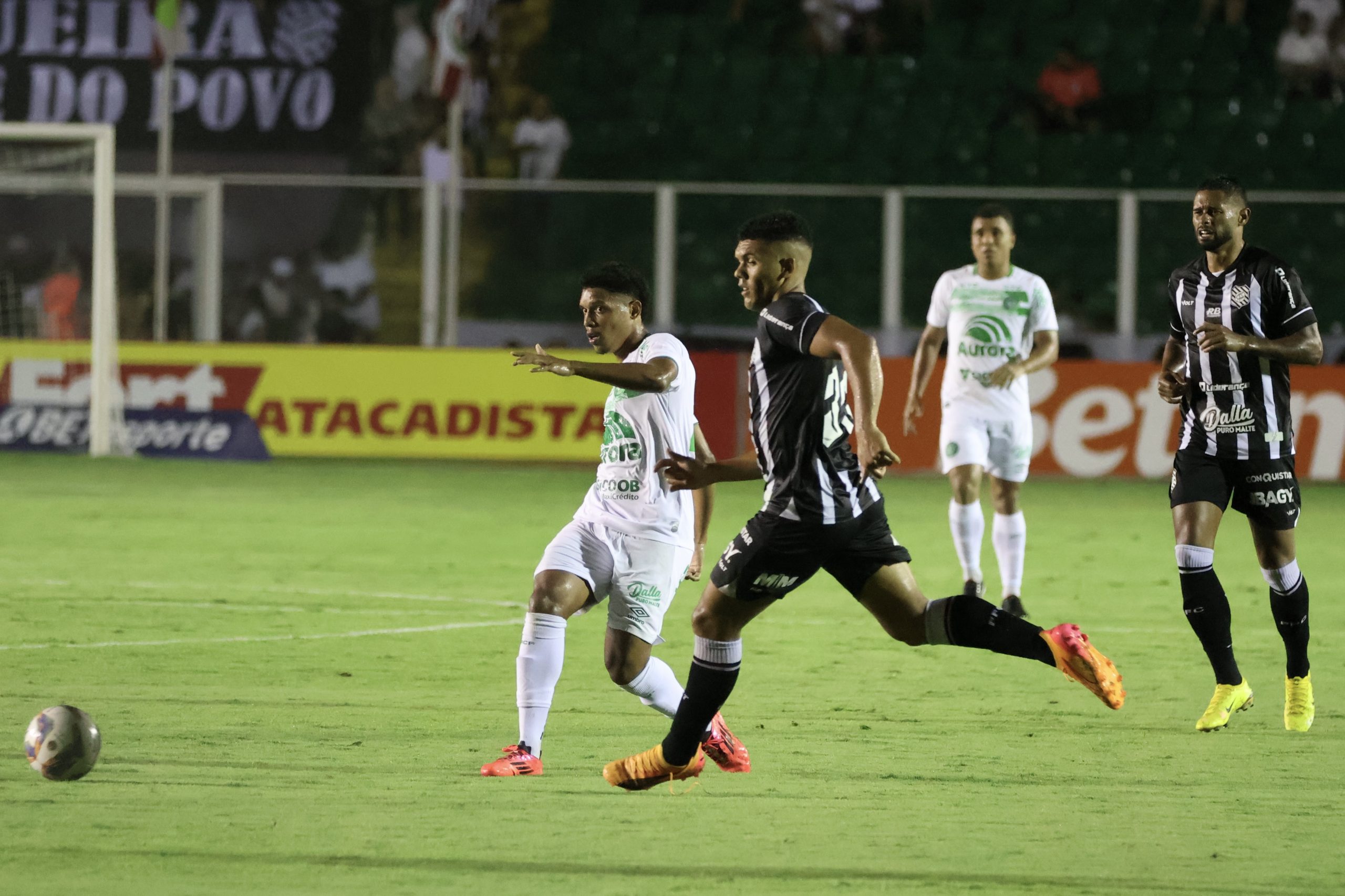 Figueirense x Chapecoense: A rivalidade que marca o futebol catarinense