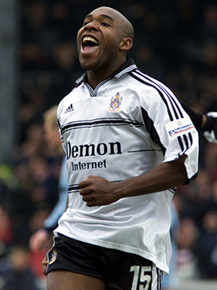 Fulham FC: Um Olhar Sobre a História e Futuros Desafios