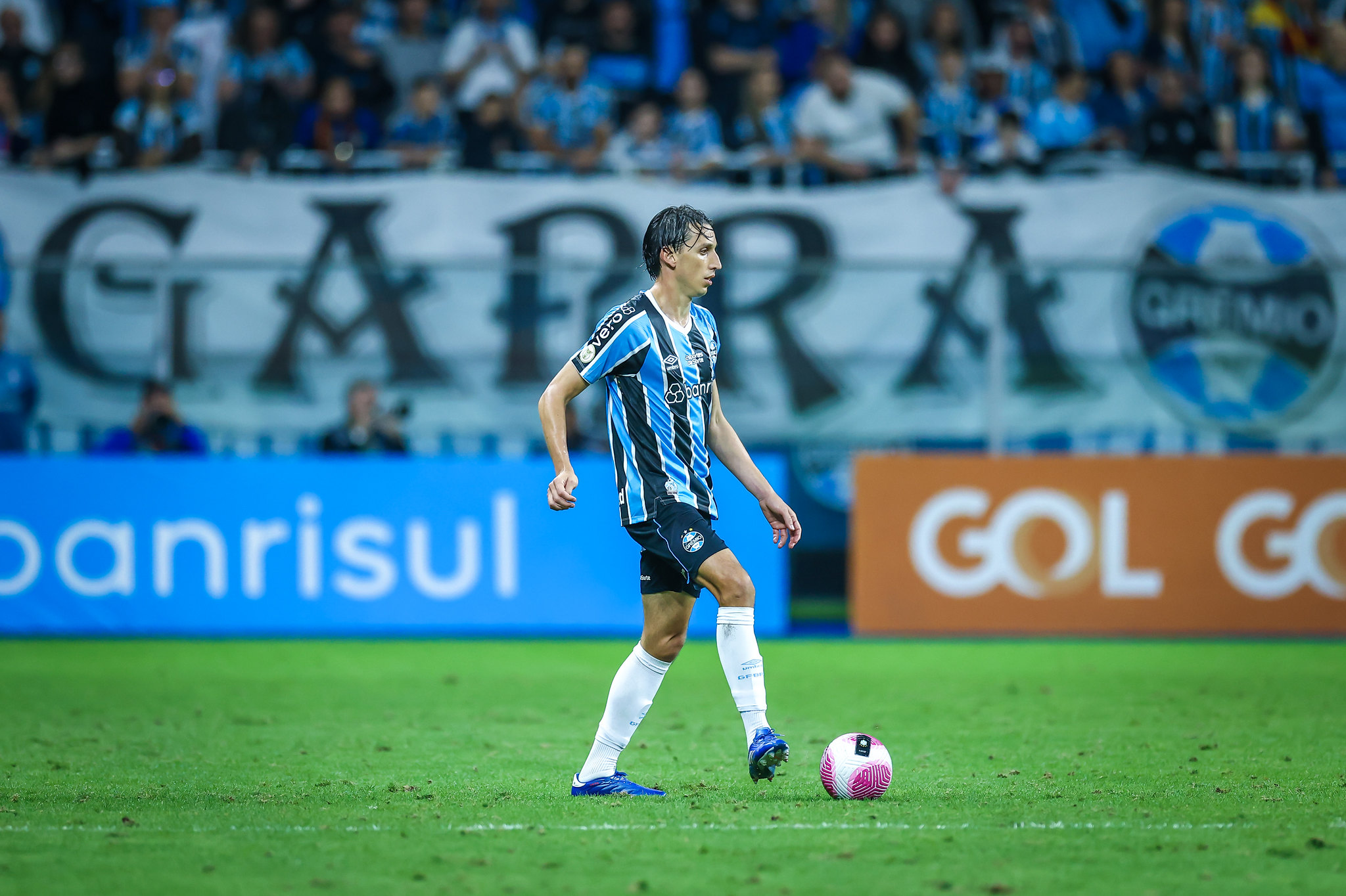 Pedro Geromel: A Estrela da Defesa do Grêmio