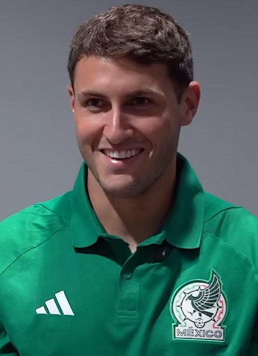 Santiago Giménez: Ascensão no Futebol Internacional