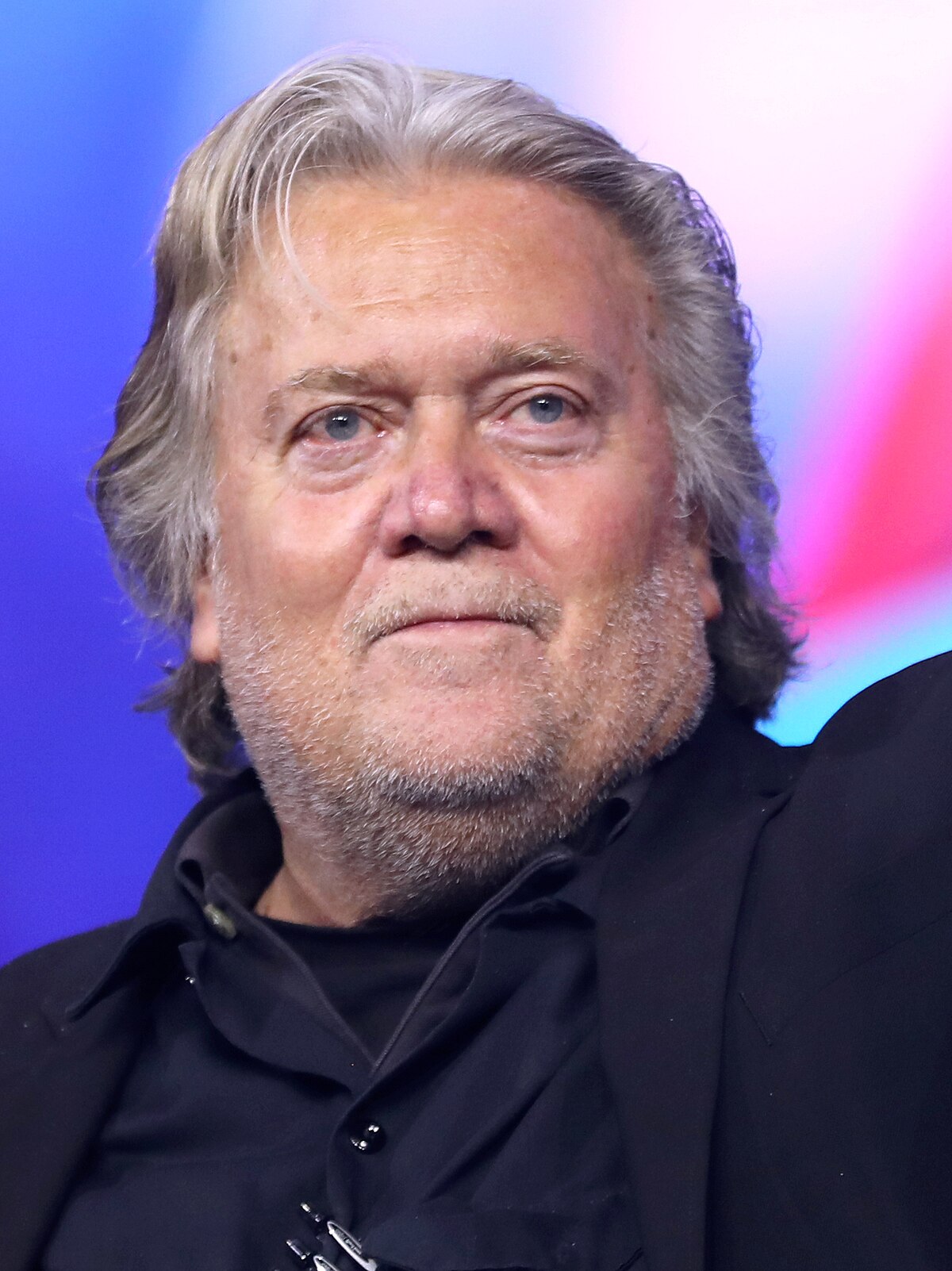 Steve Bannon: A Força e a Controvérsia na Política Americana
