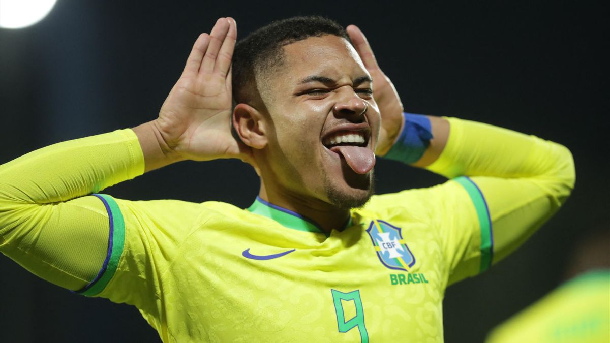 Vitor Roque: A Promessa do Futebol Brasileiro em Ascensão