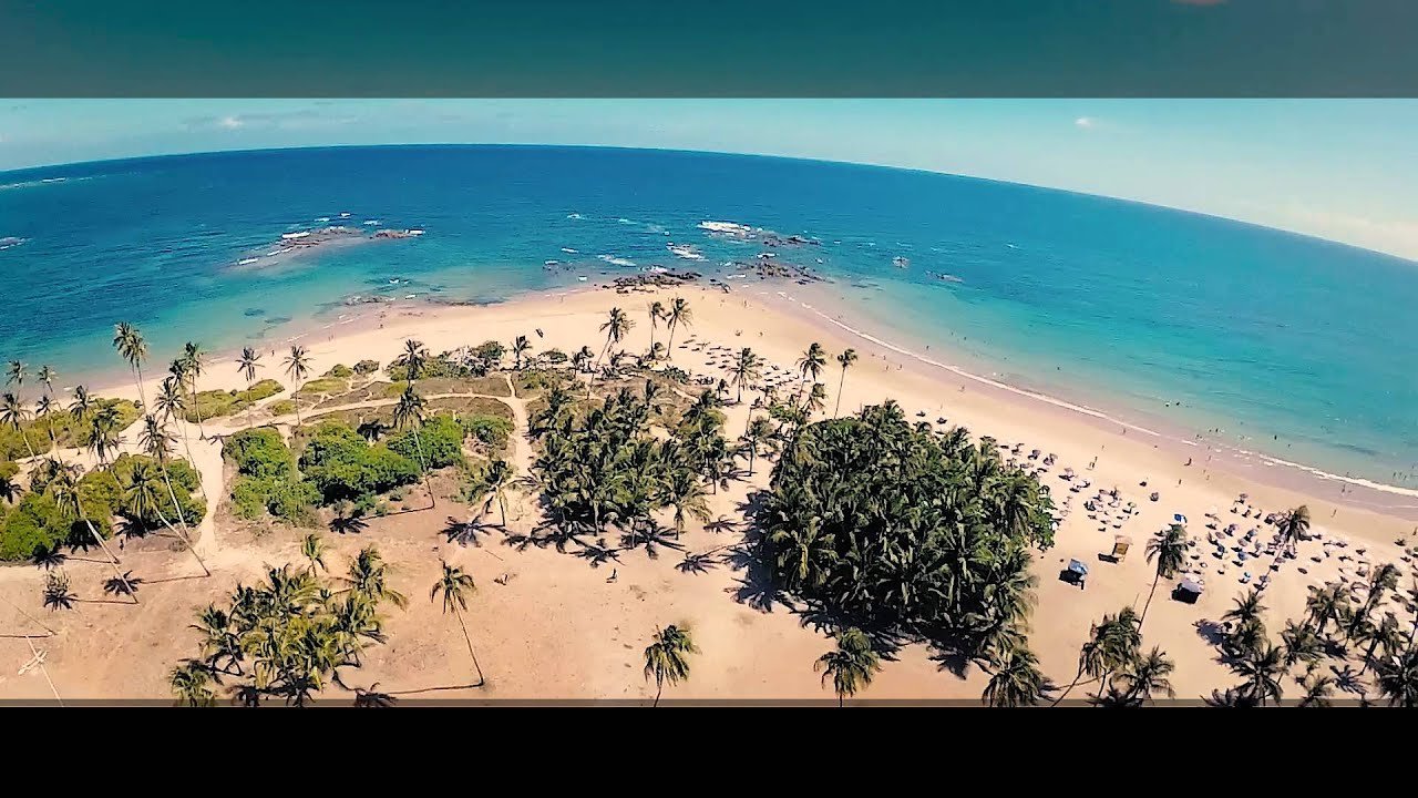 Praia de Piatã: Beleza e Cultura na Costa de Salvador