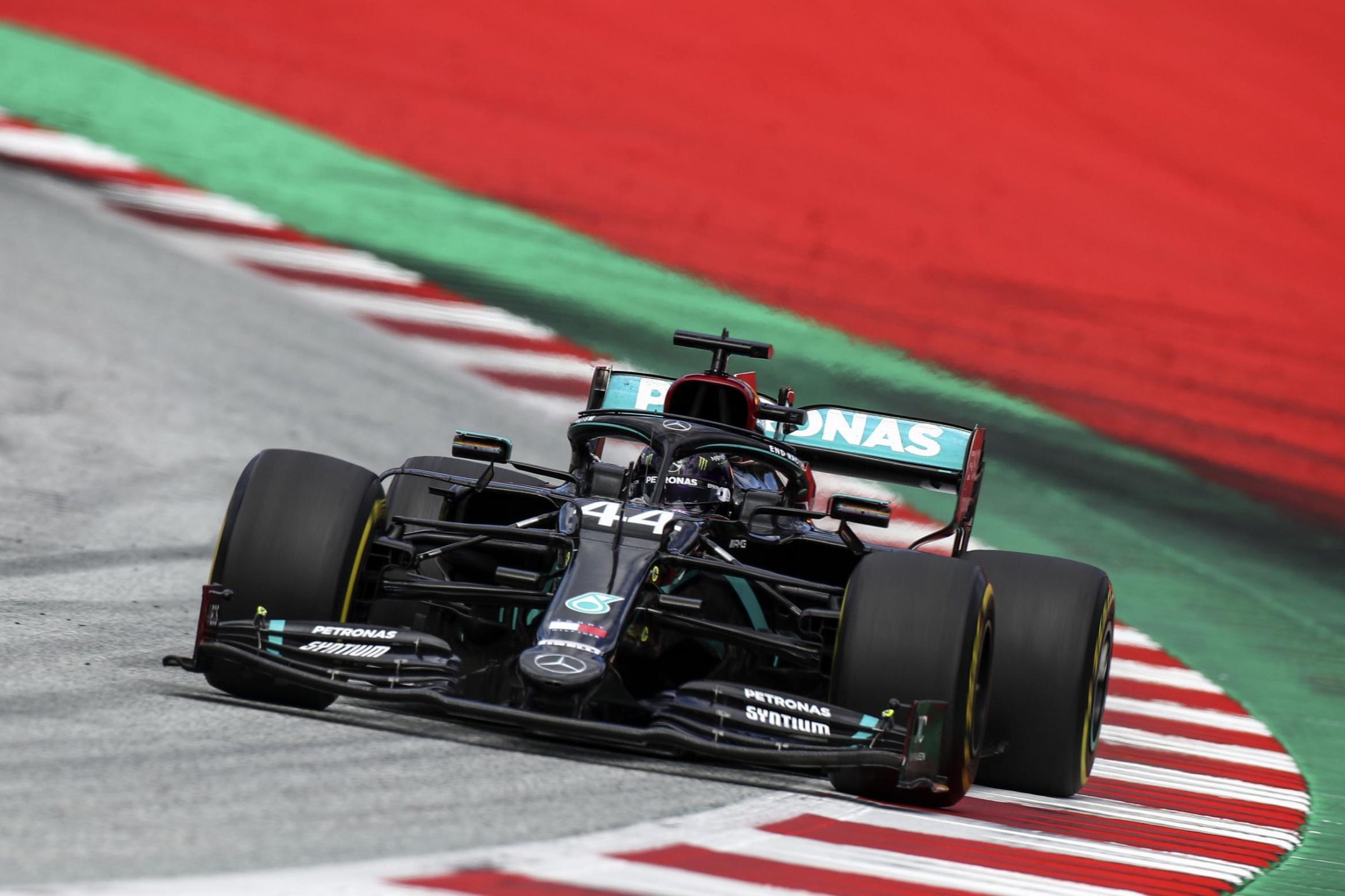 Lewis Hamilton: Conquistas e Desafios na Fórmula 1