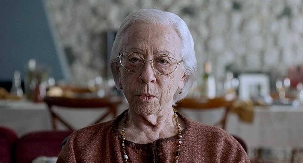 Fernanda Montenegro: A Voz do Teatro e Cinema Brasileiro