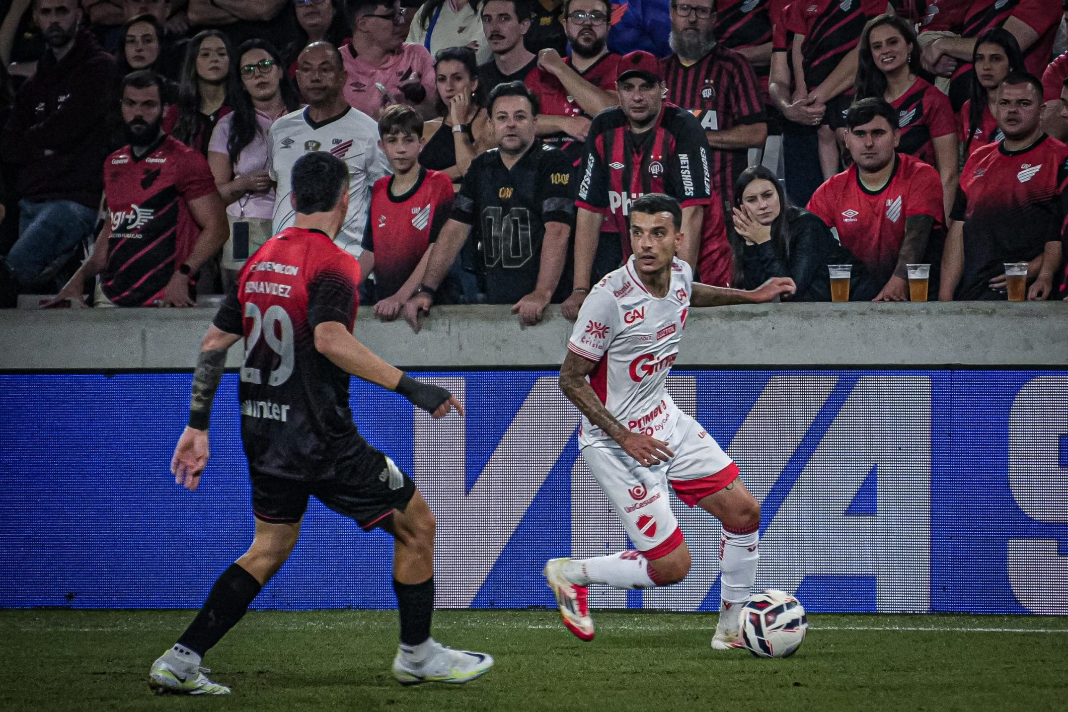 Athletico-PR x Vila Nova: Um Confronto Decisivo na Série B