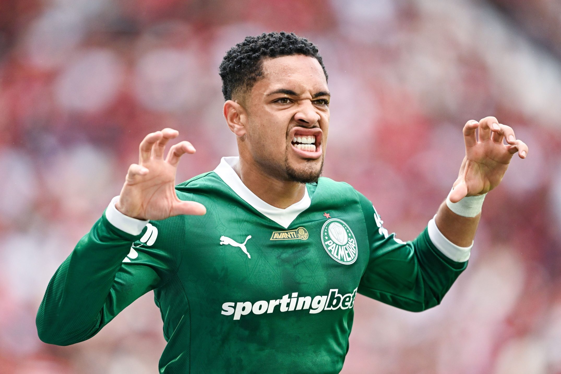 Vitor Roque no Palmeiras: A Contratação Histórica que Mudou o Futebol Brasileiro