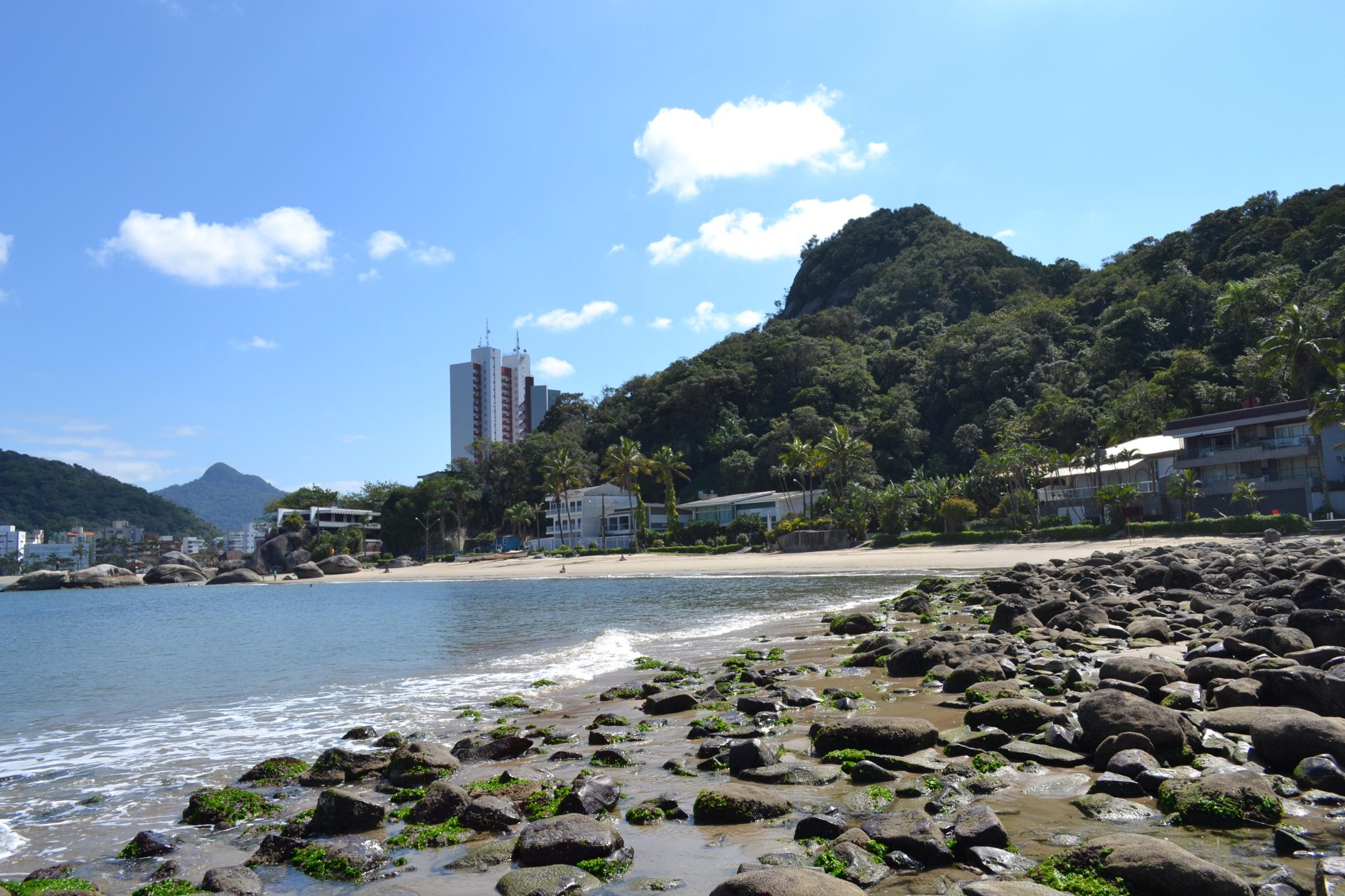 Praia de Matinhos: areia branca, ambiente calmo e dicas essenciais