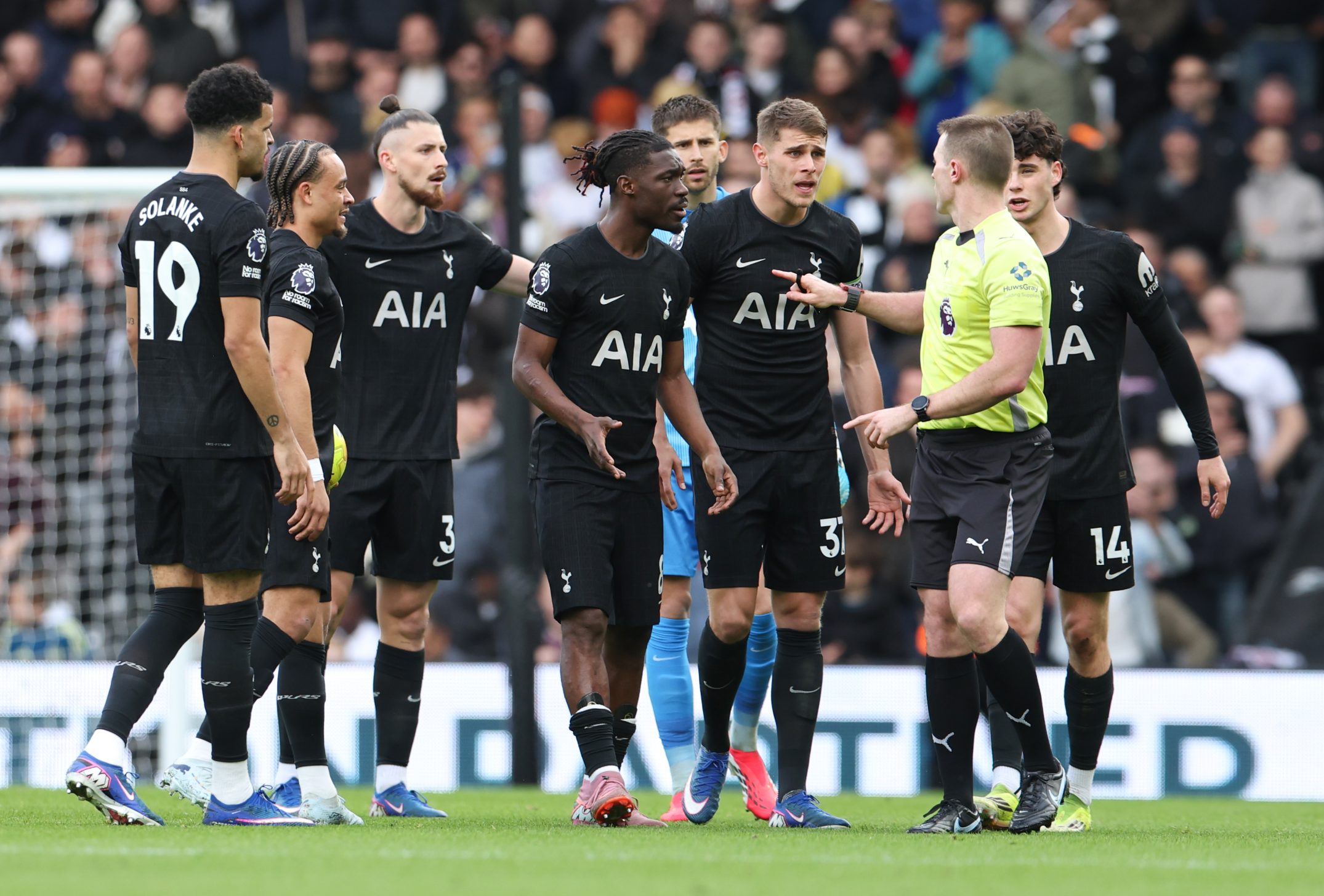 fulham x tottenham: Fulham bate Tottenham por 2-1 no Cottage