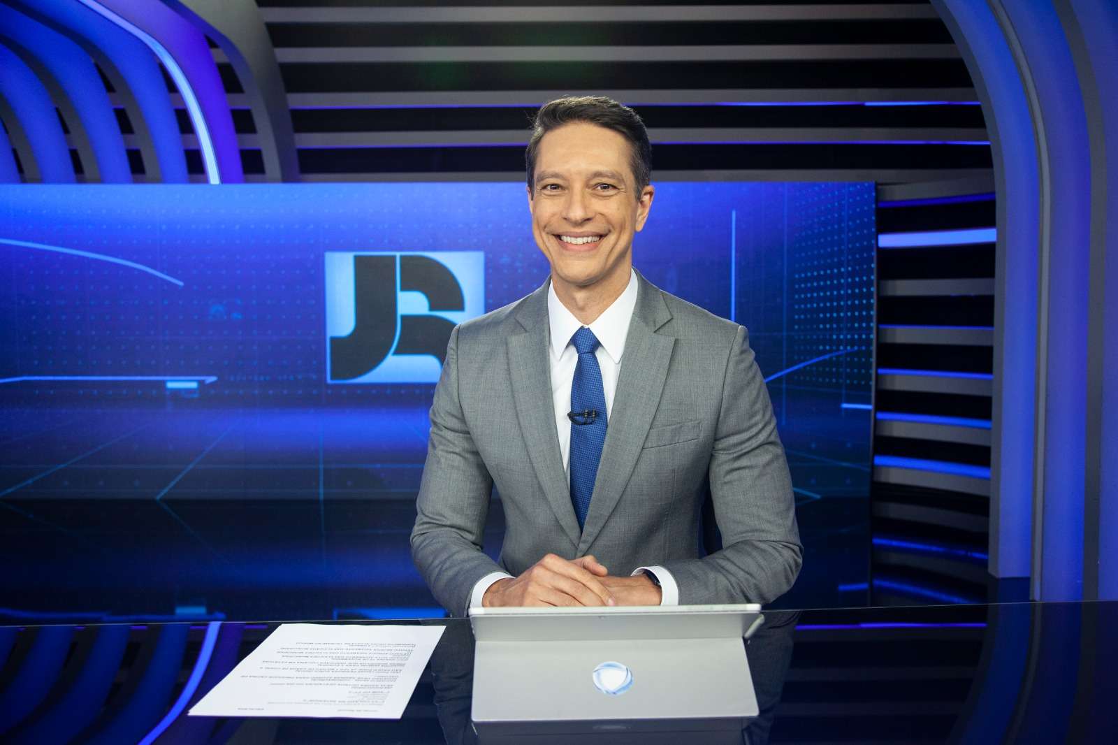 O papel do apresentador de televisão na mídia contemporânea