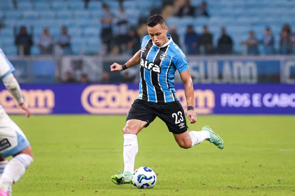 Marlon: o jogador de futebol do Grêmio em foco