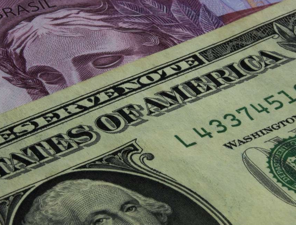 Como o valor do dolar afeta a economia brasileira